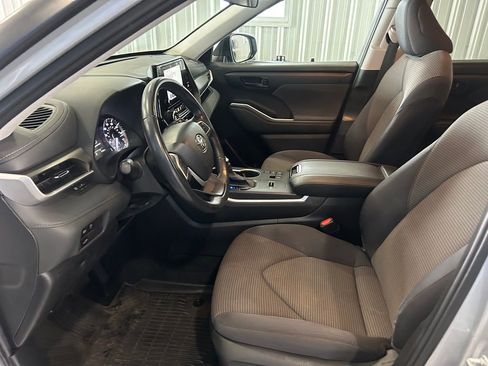 Used 2023 Toyota Highlander LE image 10