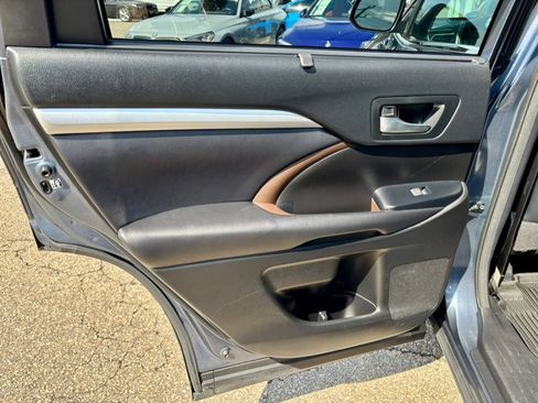 Used 2018 Toyota Highlander XLE image 21