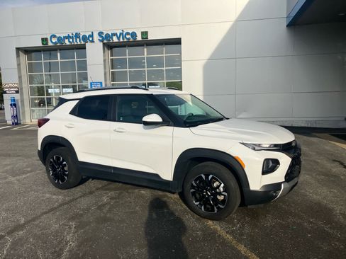 Used 2023 Chevrolet TrailBlazer LT AWD/4WD image 3