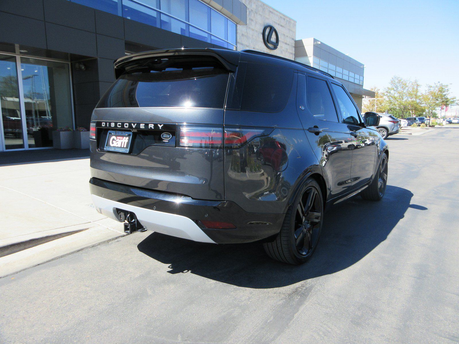Used 2023 Land Rover Discovery Metropolitan Edition AWD/4WD image 10