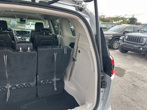 Certified 2023 Chrysler Pacifica Touring-L image 30