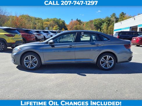 Used 2024 Volkswagen Jetta SE image 9