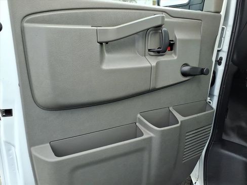 Used 2021 Chevrolet Express 3500 image 9