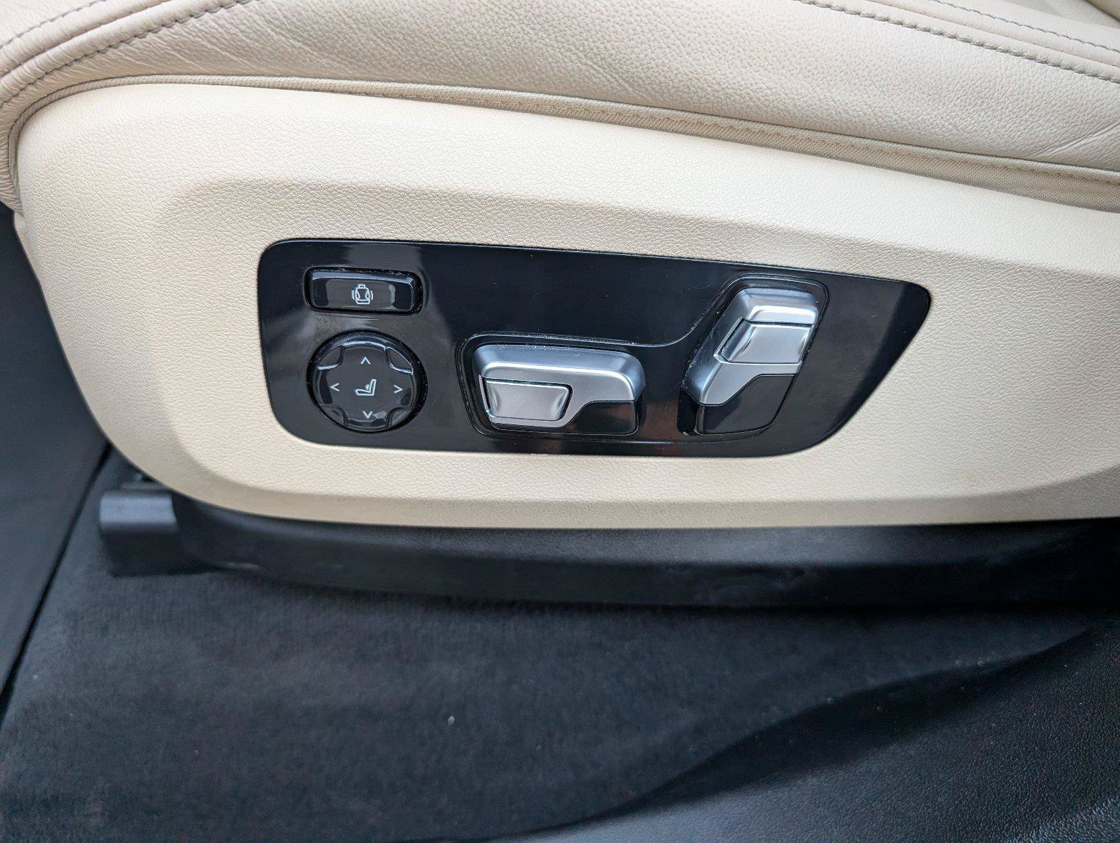 Used 2022 BMW X5 sDrive40i w/ Luxury Seating Package RWD image 14