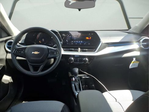 Certified 2024 Chevrolet Trax LT FWD image 11