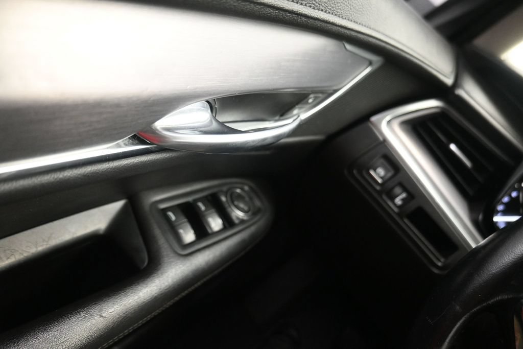 Used 2019 Cadillac XT5 Premium Luxury w/ Driver Assist Package FWD image 8
