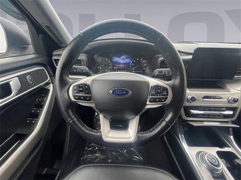 Used 2022 Ford Explorer XLT w/ Equipment Group 202A image 13
