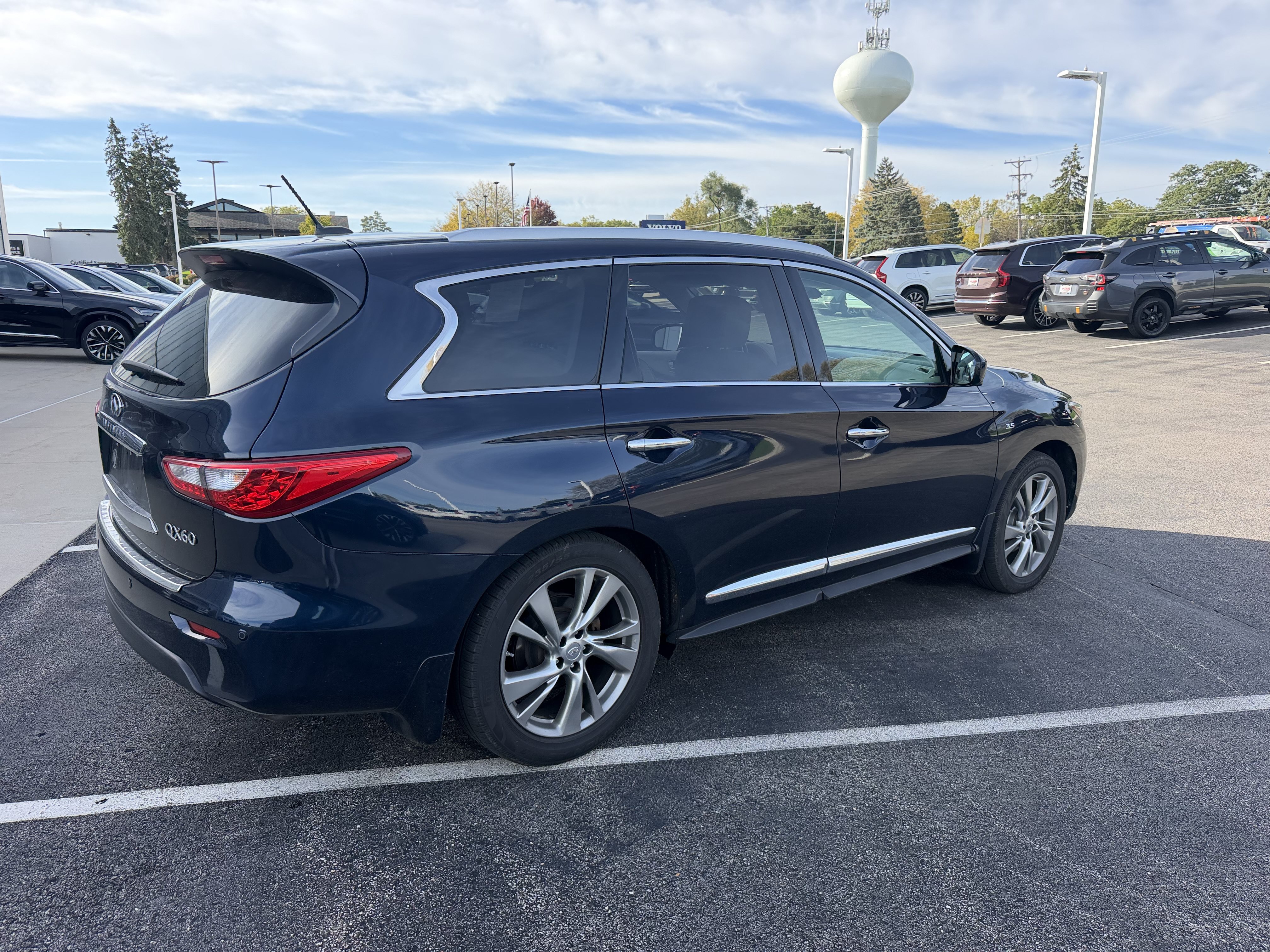 Used 2015 INFINITI QX60 Luxe w/ Deluxe Touring Package AWD/4WD image 4