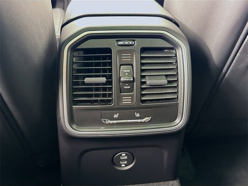 New 2026 Porsche Macan image 27