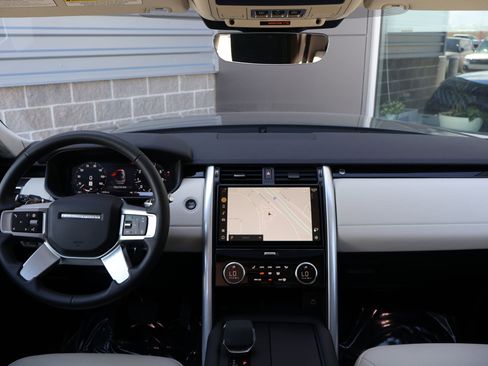 Certified 2025 Land Rover Discovery S AWD/4WD image 26