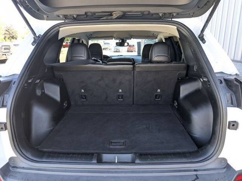 Used 2019 Jeep Cherokee Trailhawk w/ Cold Weather Group AWD/4WD image 28