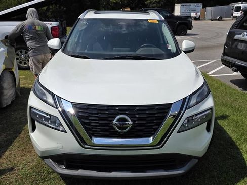 Used 2021 Nissan Rogue SV w/ Premium Package FWD image 2