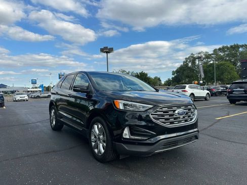 Used 2019 Ford Edge Titanium w/ Equipment Group 301A FWD image 3
