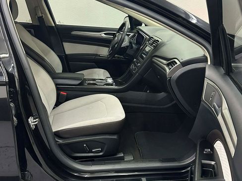 Used 2019 Ford Fusion SE w/ Equipment Group 151A image 42