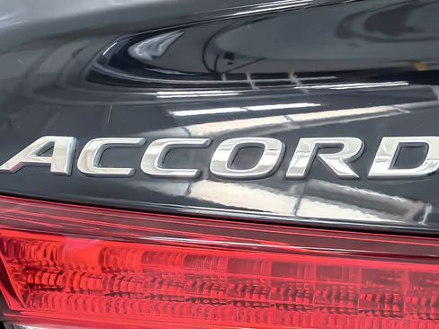 Used 2018 Honda Accord EX image 26