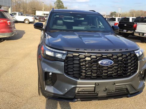 New 2026 Ford Explorer ST-Line w/ ST-Line Street Pack image 6