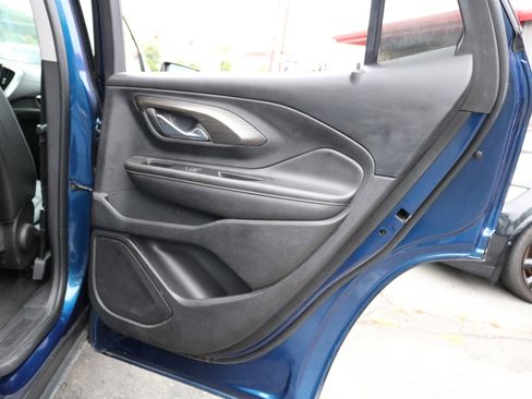 Used 2023 GMC Terrain SLT image 38