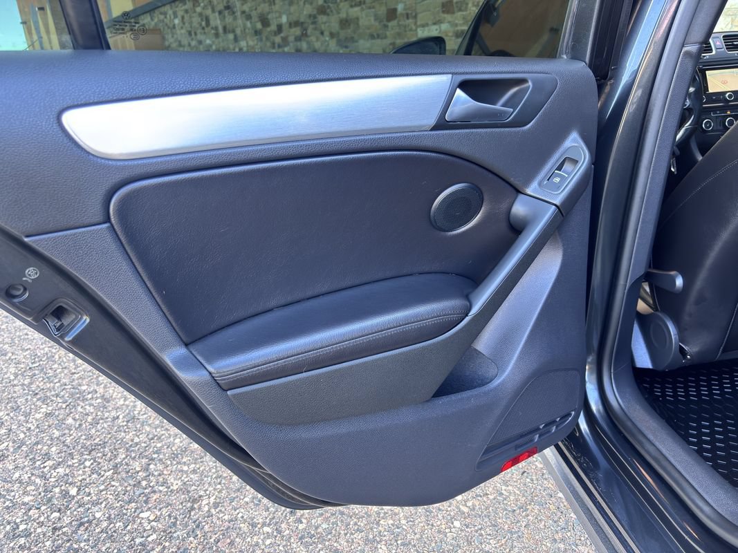 Used 2012 Volkswagen Golf 4-Door FWD image 39