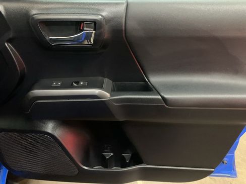 Used 2020 Toyota Tacoma TRD Sport image 19