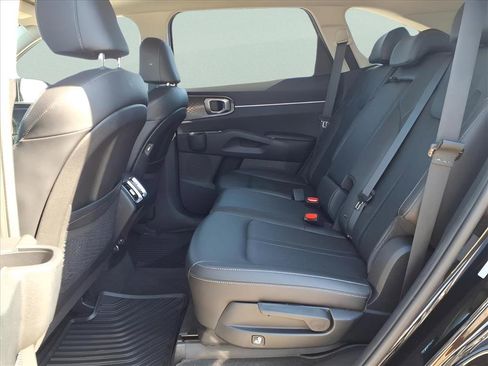 Used 2023 Kia Sorento S w/ Panoramic Sunroof Package image 21
