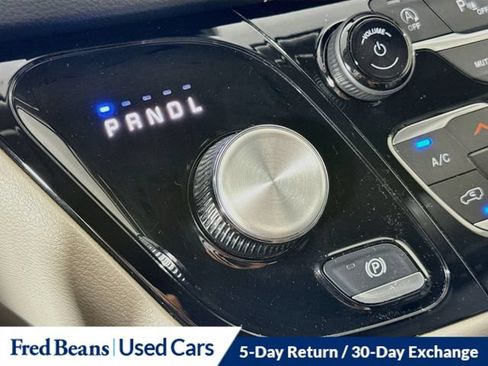 Used 2023 Chrysler Pacifica Touring-L FWD image 23