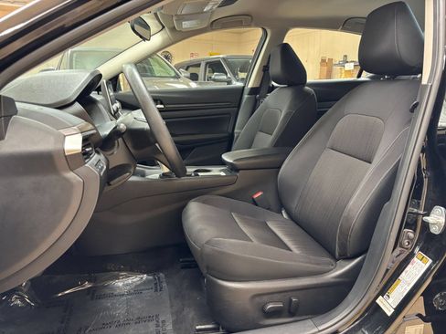 Used 2025 Nissan Altima 2.5 SV FWD image 27