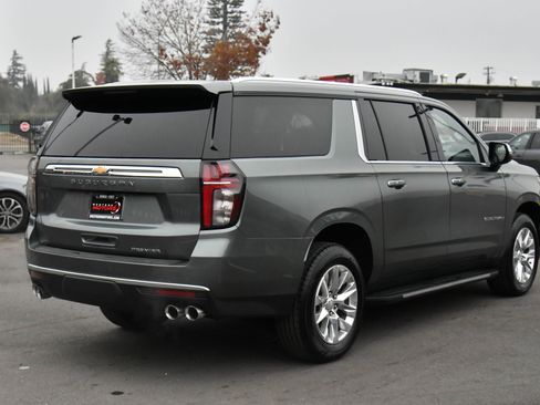 Used 2023 Chevrolet Suburban Premier image 8