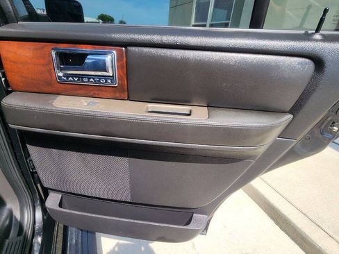 Used 2013 Lincoln Navigator 4WD image 21