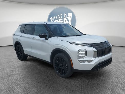 New 2026 Mitsubishi Outlander LE FWD image 1