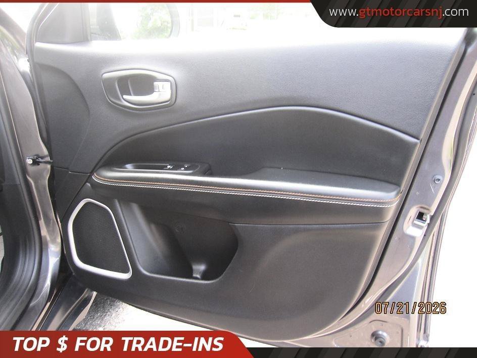 Used 2017 Jeep Compass Latitude w/ Popular Equipment Group AWD/4WD image 19