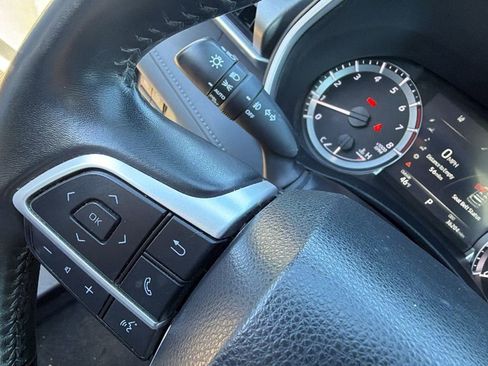 Used 2023 Toyota Highlander XLE image 33