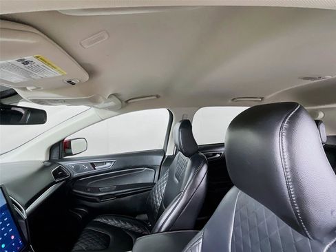 Used 2023 Ford Edge Titanium image 11