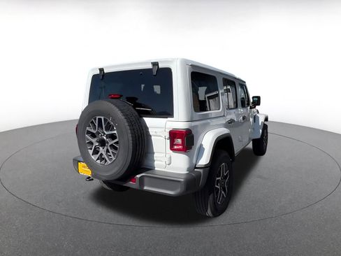 Used 2025 Jeep Wrangler Unlimited Sahara AWD/4WD image 15