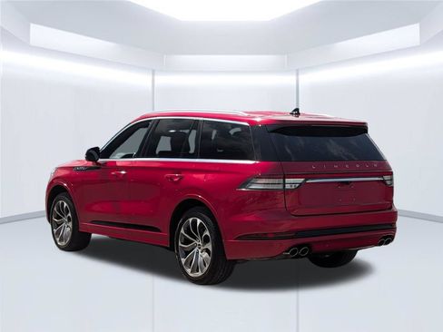 Used 2021 Lincoln Aviator Grand Touring w/ Elements Package Plus AWD/4WD image 4