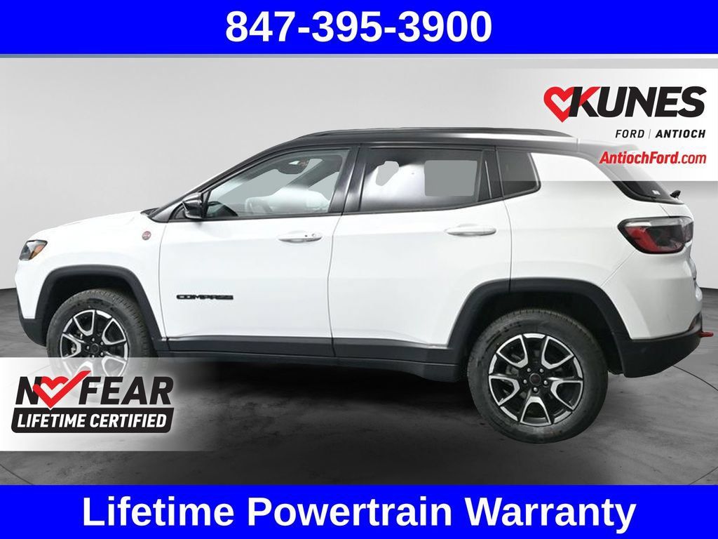 Used 2025 Jeep Compass Trailhawk AWD/4WD image 9