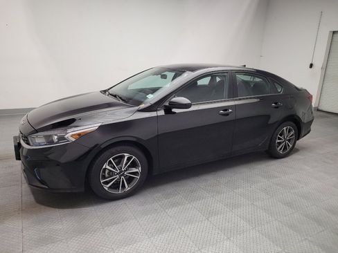 Used 2022 Kia Forte LXS FWD image 2