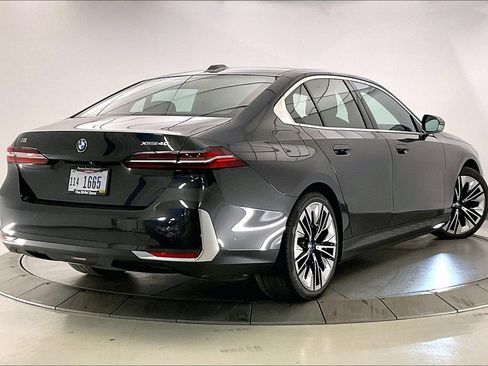 Used 2025 BMW i5 xDrive40 w/ Premium Package image 12