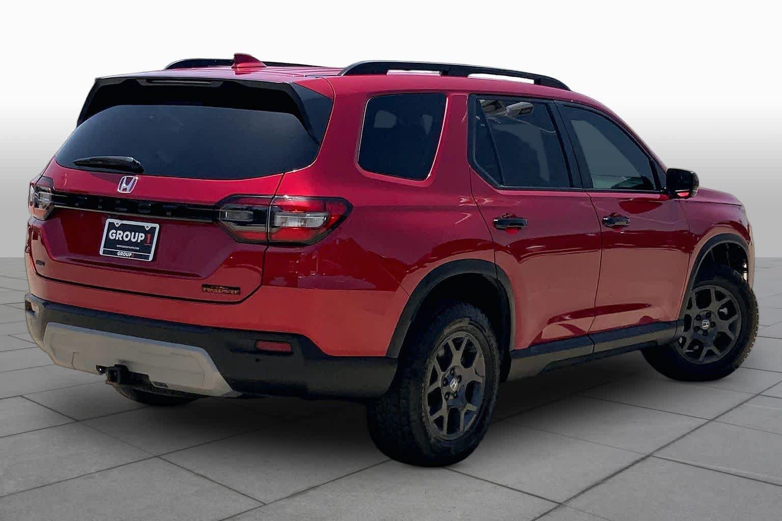 Used 2025 Honda Pilot TrailSport image 12