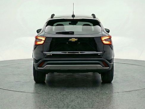 Used 2025 Chevrolet Trax LT w/ LT Convenience Package FWD image 7