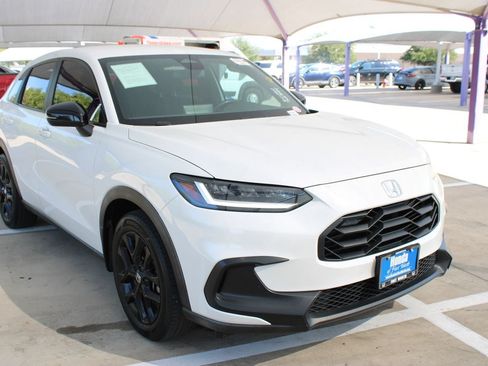 Used 2023 Honda HR-V Sport image 8