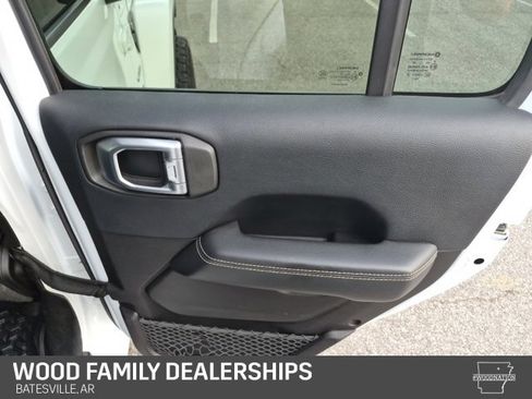 Used 2019 Jeep Wrangler Unlimited Sahara image 29