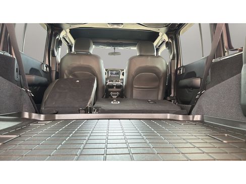 Used 2018 Jeep Wrangler Unlimited Sahara w/ Safety Group AWD/4WD image 17