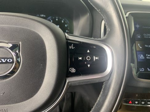 Used 2018 Volvo XC90 T6 Momentum w/ Convenience Package AWD/4WD image 19