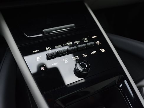 Certified 2026 Porsche Cayenne AWD/4WD image 21