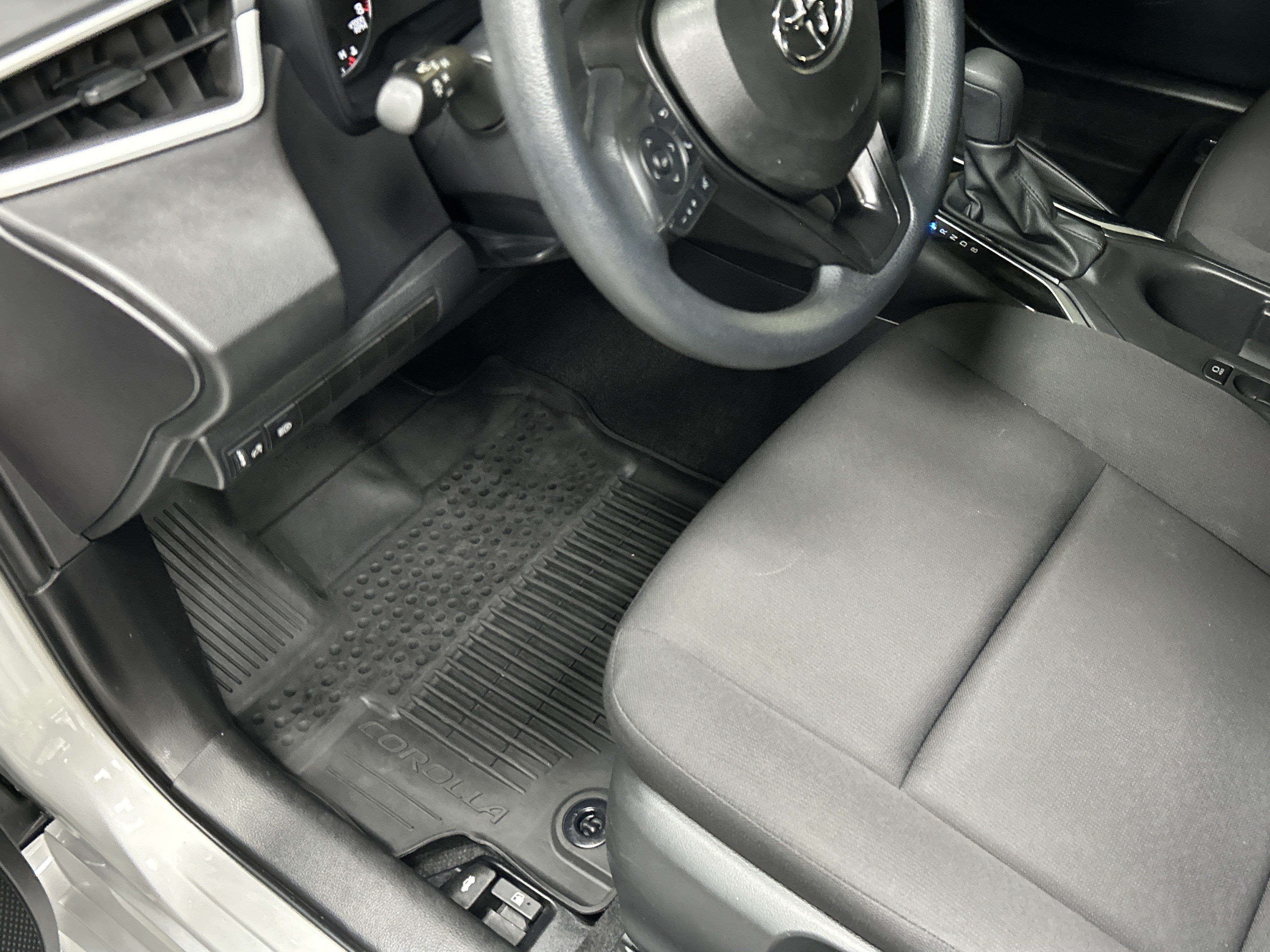 Used 2025 Toyota Corolla LE FWD image 17