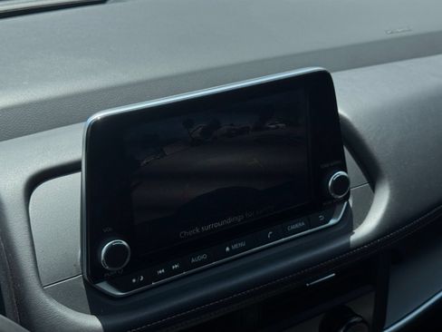 Used 2025 Nissan Rogue SV FWD image 25