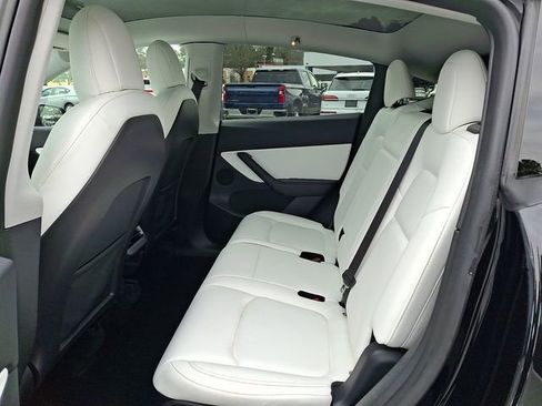 Used 2021 Tesla Model Y Long Range image 12