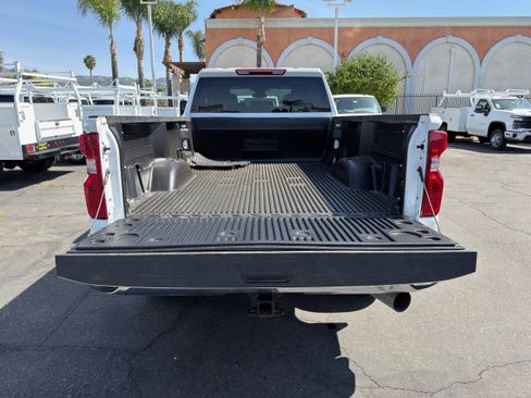 Used 2025 Chevrolet Silverado 2500 LT w/ Convenience Package AWD/4WD image 18