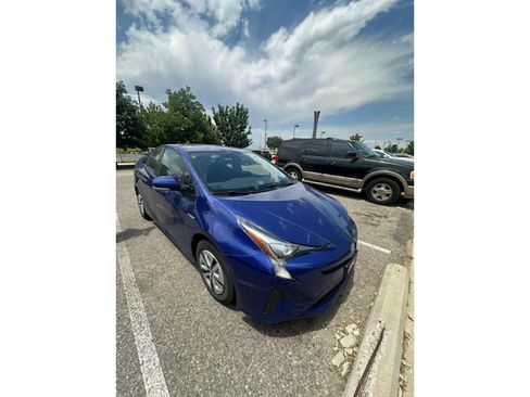 Used 2016 Toyota Prius Three w/ Advanced Technology Package FWD image 4