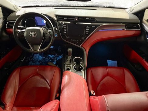 Used 2018 Toyota Camry XSE image 10